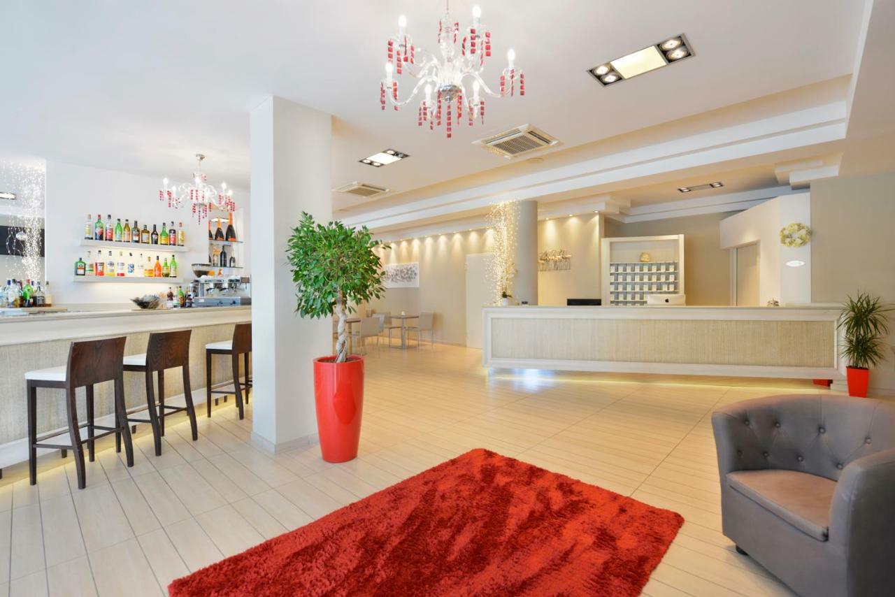 Hotel Fiamma & Spa เชเซนาติโก ภายนอก รูปภาพ