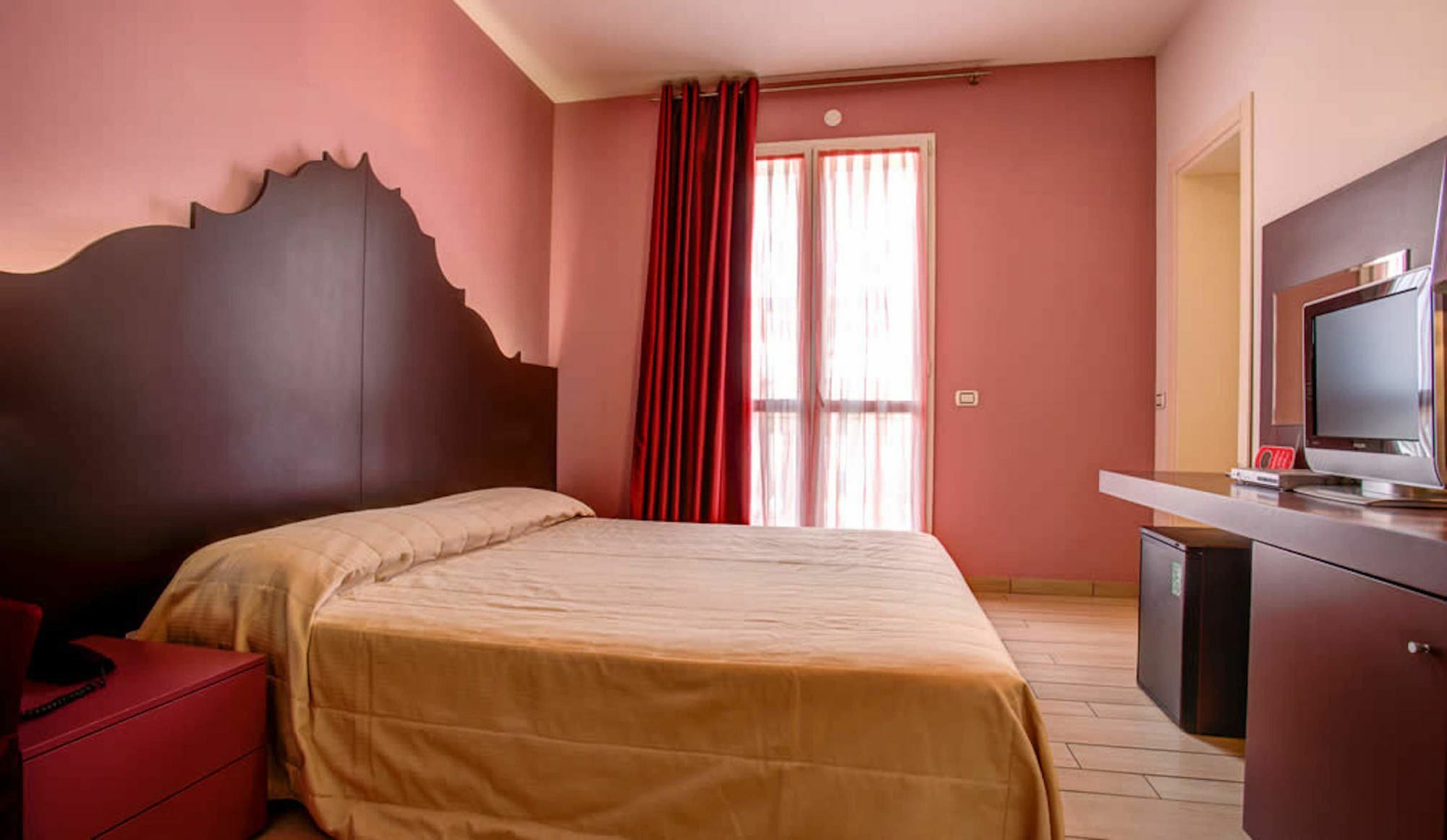 Hotel Fiamma & Spa เชเซนาติโก ภายนอก รูปภาพ