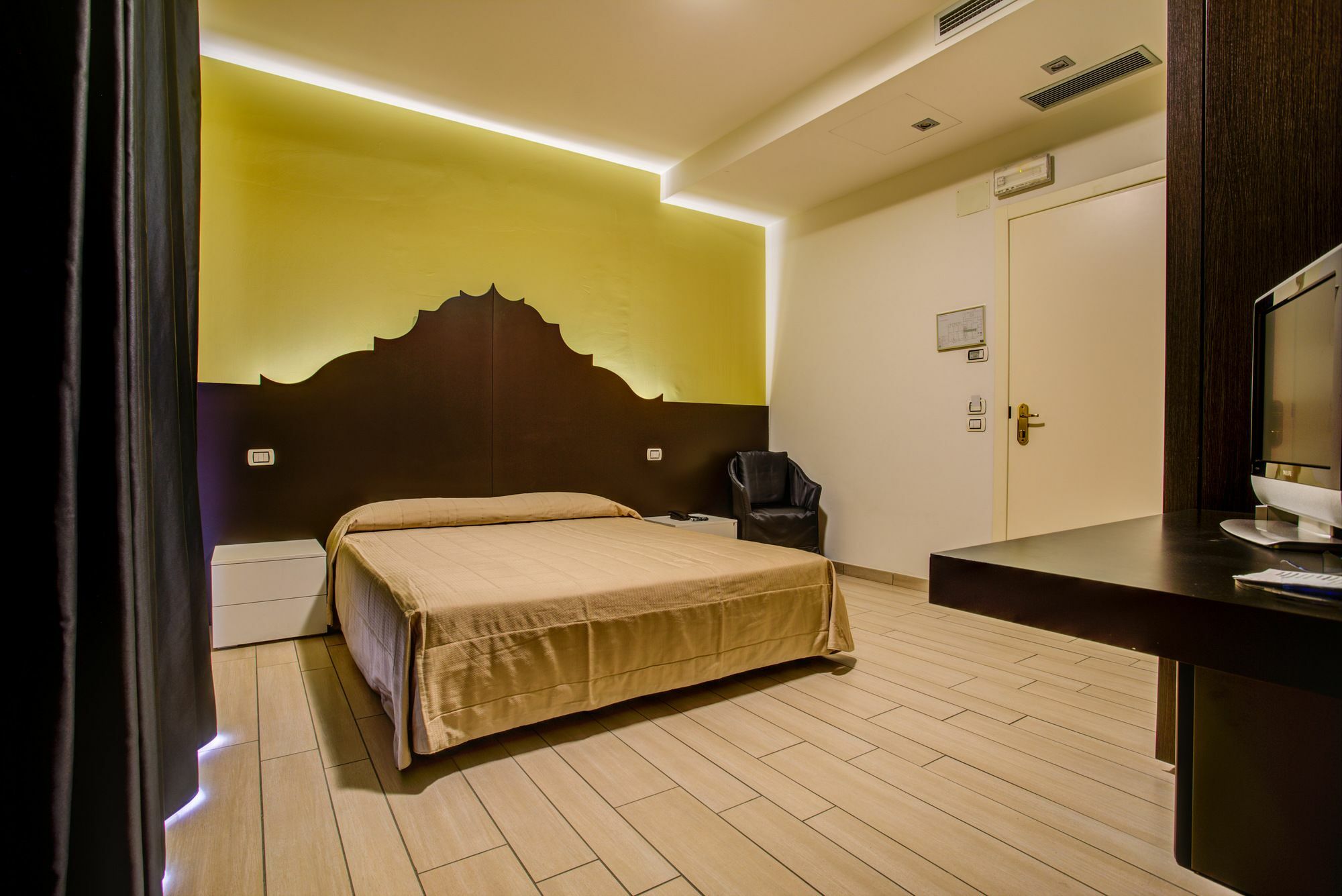 Hotel Fiamma & Spa เชเซนาติโก ภายนอก รูปภาพ